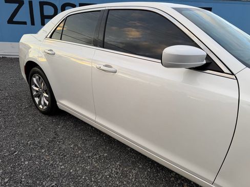 Used 2015 Chrysler 300 Limited w/ Driver Convenience Group image 10