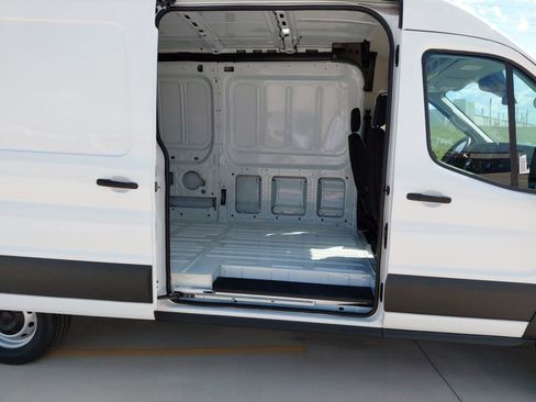 New 2025 Ford Transit 250 148 Medium Roof image 19
