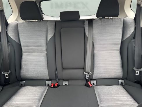 Used 2021 Nissan Rogue SV image 11