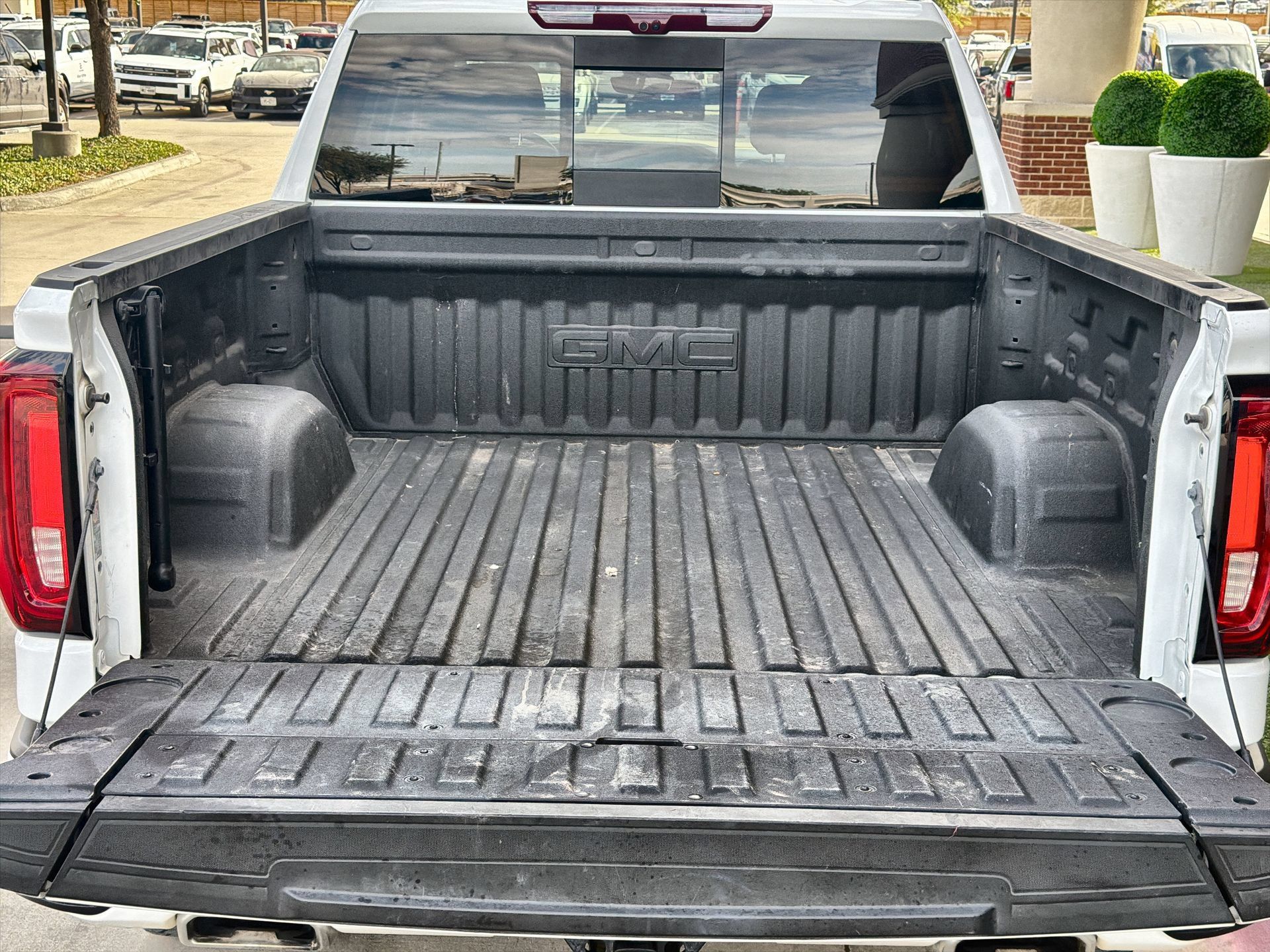 Used 2025 GMC Sierra 1500 AT4 w/ AT4 Premium Package AWD/4WD image 24