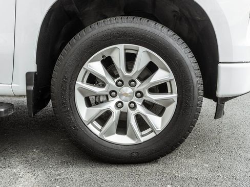 Used 2023 Chevrolet Silverado 1500 Custom image 5