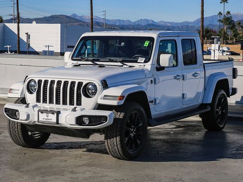 Used 2023 Jeep Gladiator Overland image 4
