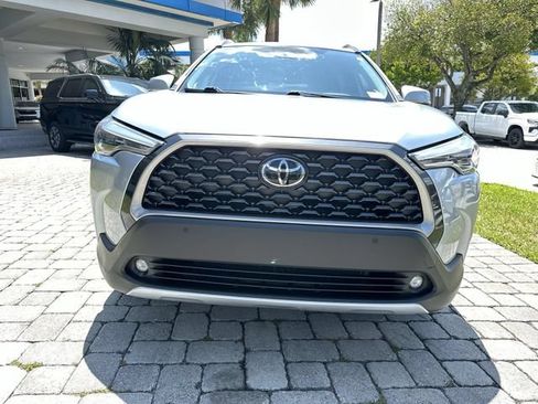 Used 2023 Toyota Corolla Cross XLE w/ Convenience Package FWD image 19