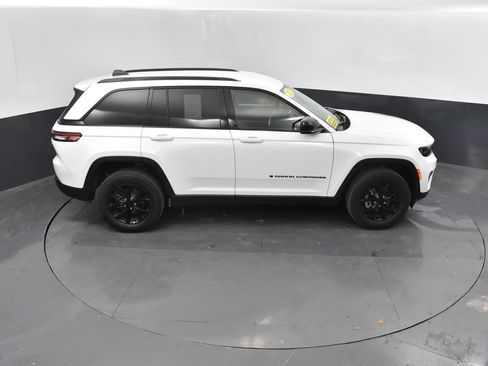 Used 2025 Jeep Grand Cherokee Altitude AWD/4WD image 35