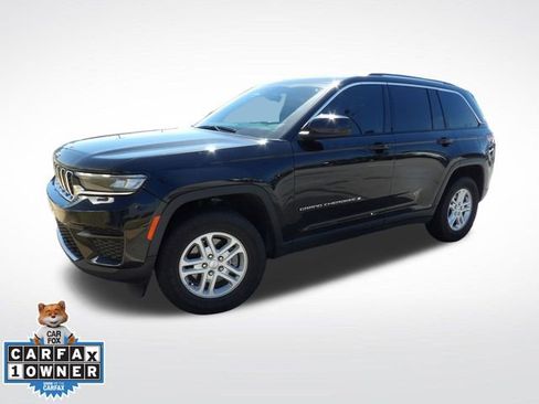Used 2023 Jeep Grand Cherokee Laredo image 11