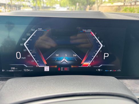 Used 2024 BMW X7 xDrive40i w/ M Sport Package image 17