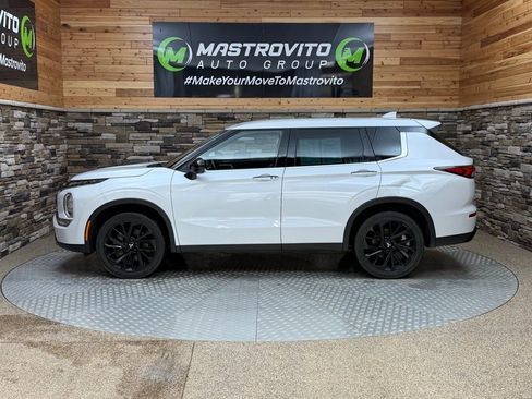 Used 2023 Mitsubishi Outlander SE image 6