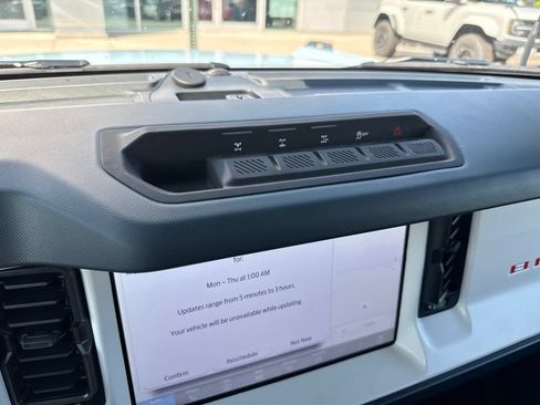 Used 2025 Ford Bronco Heritage Edition AWD/4WD image 24