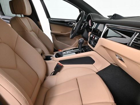 Certified 2026 Porsche Macan image 20
