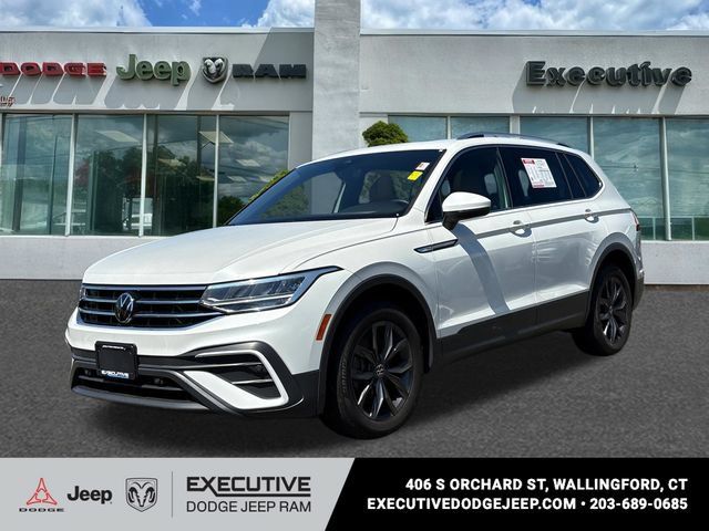 Used 2023 Volkswagen Tiguan SE AWD/4WD image 1