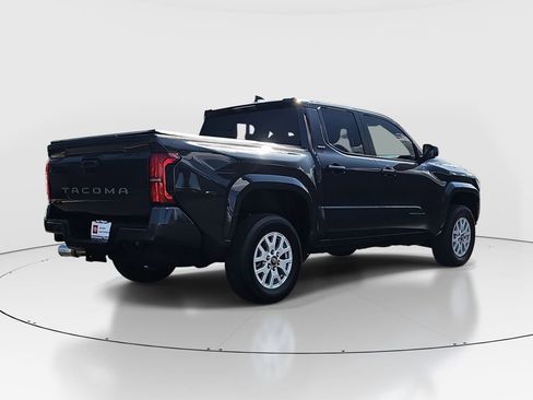 Certified 2025 Toyota Tacoma SR5 AWD/4WD image 5