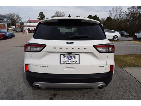 Used 2022 Ford Escape Titanium image 4
