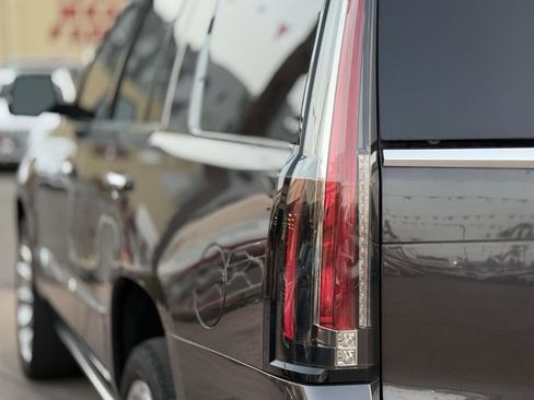 Used 2015 Cadillac Escalade Premium image 15