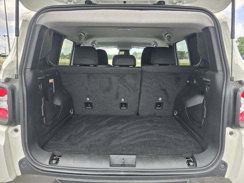 Used 2023 Jeep Renegade Latitude w/ Premium Group AWD/4WD image 18