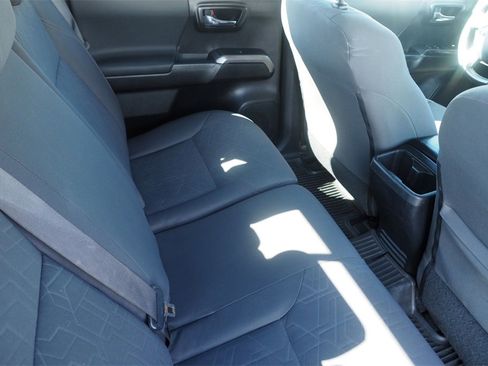 Used 2018 Toyota Tacoma TRD Off-Road w/ Technology Package image 21