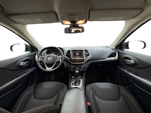 Used 2016 Jeep Cherokee Latitude w/ Cold Weather Group image 17