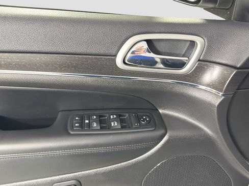 Used 2018 Jeep Grand Cherokee Limited image 18