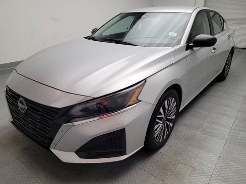 Used 2024 Nissan Altima 2.5 SV image 15