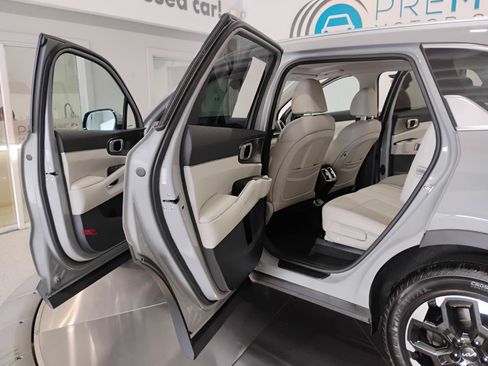 Used 2025 Kia Sorento S w/ Panoramic Sunroof Package FWD image 37
