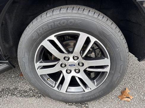 Used 2024 Ford Expedition Limited image 19