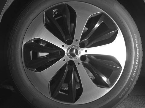 Used 2025 Mercedes-Benz GLB 250 4MATIC image 12