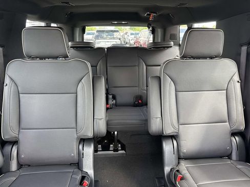 New 2026 Chevrolet Suburban Premier AWD/4WD image 9