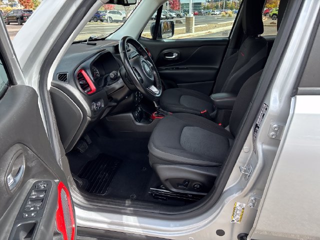 Used 2017 Jeep Renegade Trailhawk w/ Popular Equipment Group AWD/4WD image 12