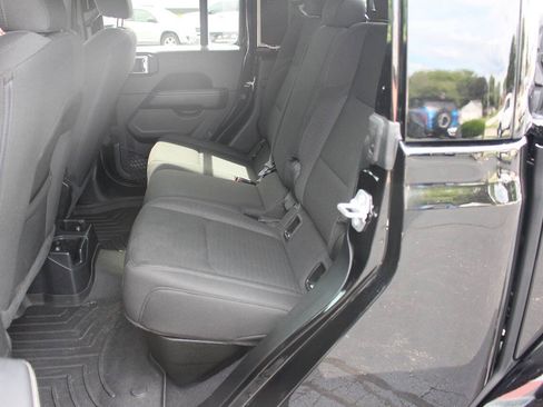 Used 2021 Jeep Gladiator Overland AWD/4WD image 7