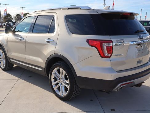 Used 2017 Ford Explorer Limited w/ Equipment Group 301A image 8