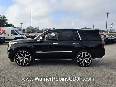 Used 2015 Cadillac Escalade Luxury image 4