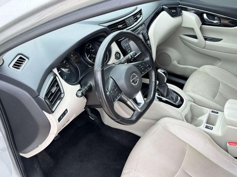 Used 2018 Nissan Rogue Sport SL w/ SL Premium Package image 4