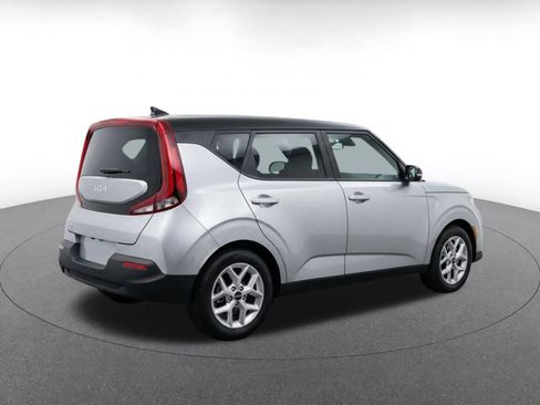 Used 2025 Kia Soul LX w/ LX Technology Package FWD image 9
