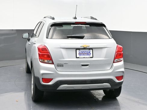 Used 2022 Chevrolet Trax LT w/ LT Convenience Package image 6