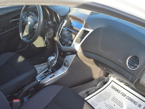 Used 2015 Chevrolet Cruze LT image 18