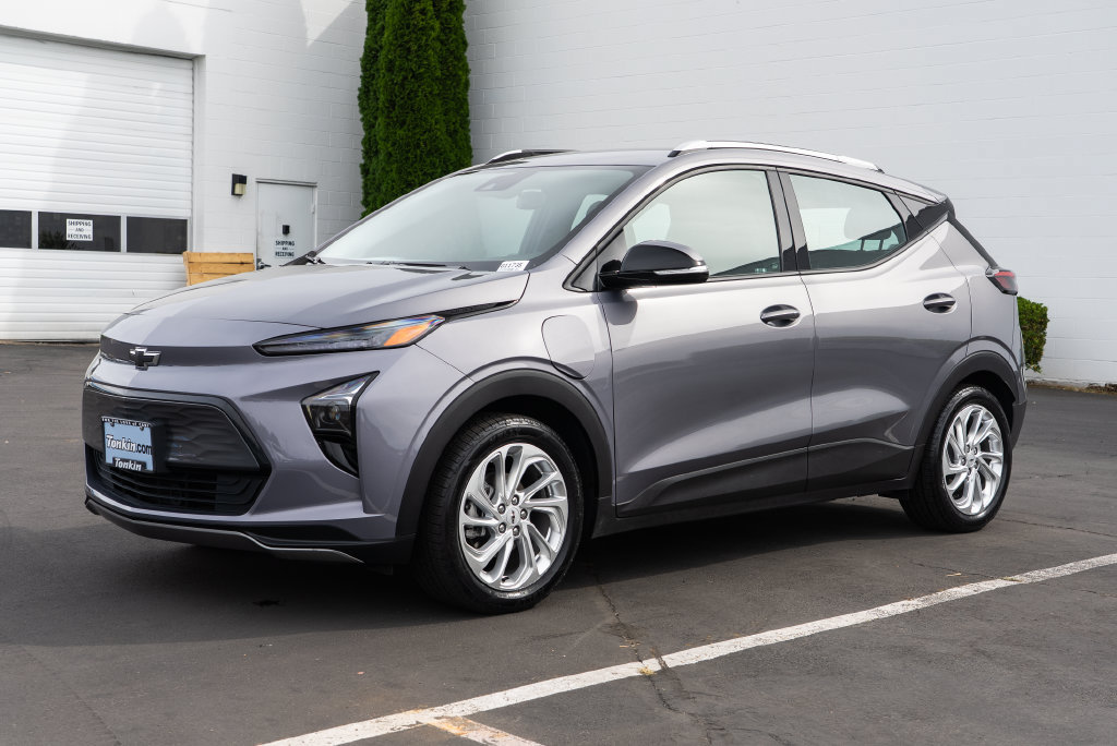 Used 2023 Chevrolet Bolt EUV LT w/ Comfort Package FWD image 3