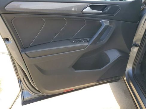Used 2023 Volkswagen Tiguan SE FWD image 14