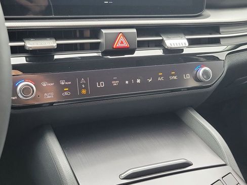 New 2026 Kia Sportage LX FWD image 32
