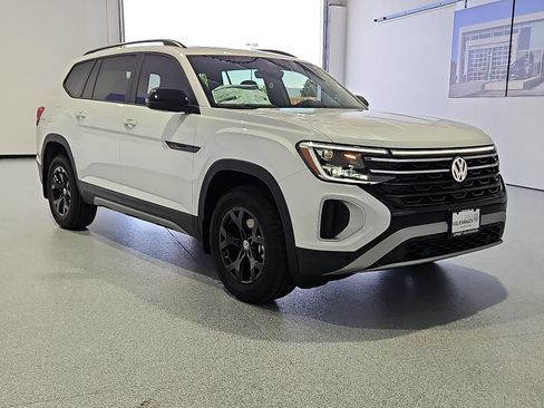 New 2026 Volkswagen Atlas Peak Edition AWD/4WD image 5