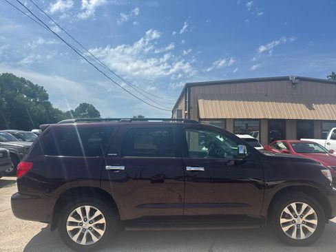 Used 2017 Toyota Sequoia Limited w/ Safety & Convenience Package AWD/4WD image 32