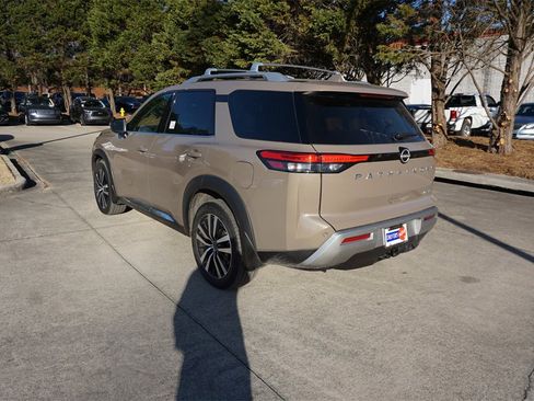 Used 2024 Nissan Pathfinder Platinum image 25