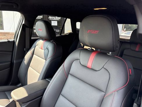 Used 2025 Chevrolet Trax RS FWD image 3