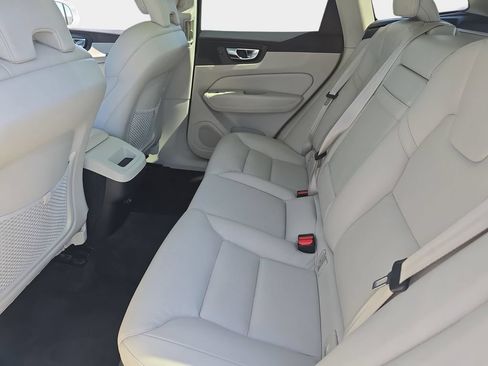Used 2020 Volvo XC60 T5 Momentum FWD image 17