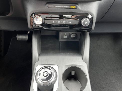 New 2025 Ford Escape SE FWD image 13