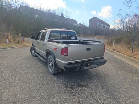 Used 2002 Chevrolet S10 Pickup LS w/ ZR5 Appearance Pkg image 3