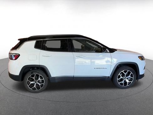 Used 2025 Jeep Compass Limited image 16
