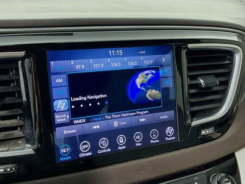 Used 2018 Chrysler Pacifica Touring-L Plus image 14