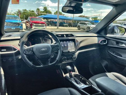 Used 2023 Chevrolet TrailBlazer RS w/ Sun and Liftgate Package FWD image 10