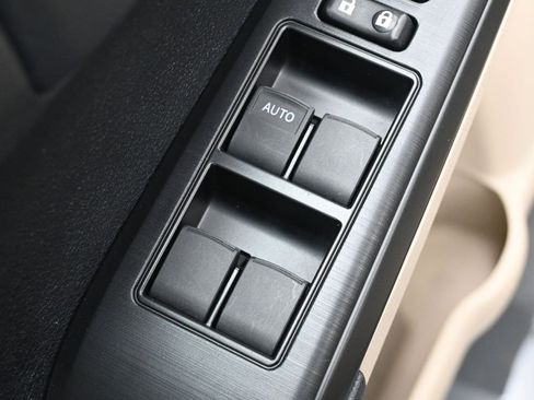 Used 2012 Toyota Camry LE image 14