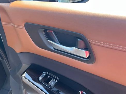 Used 2025 Nissan Pathfinder Platinum w/ Cargo Package FWD image 33