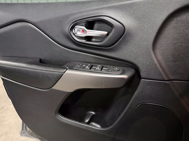 Used 2022 Jeep Cherokee Latitude Lux FWD image 24